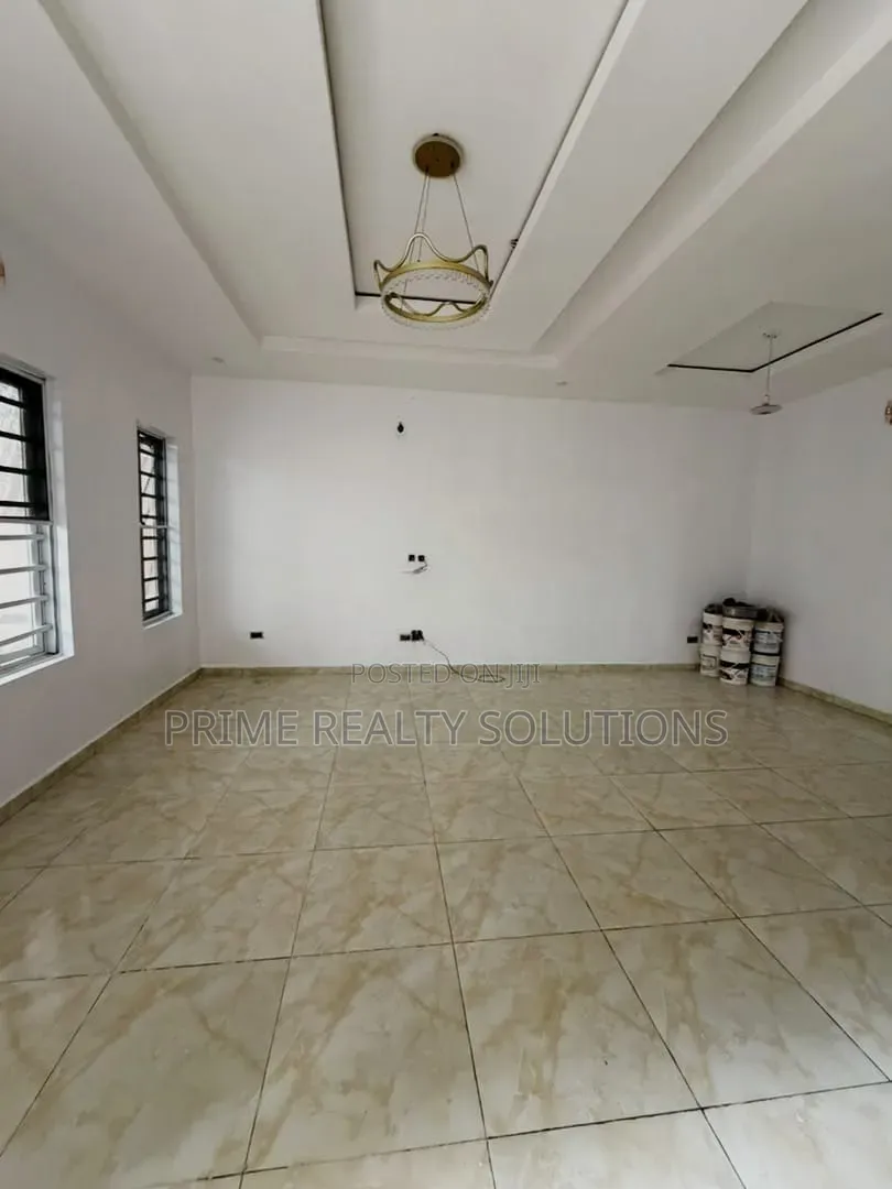 Mini Flat in Thomas Estate for rent