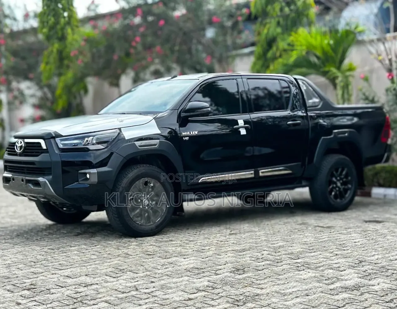 New Toyota Hilux 2025 Black