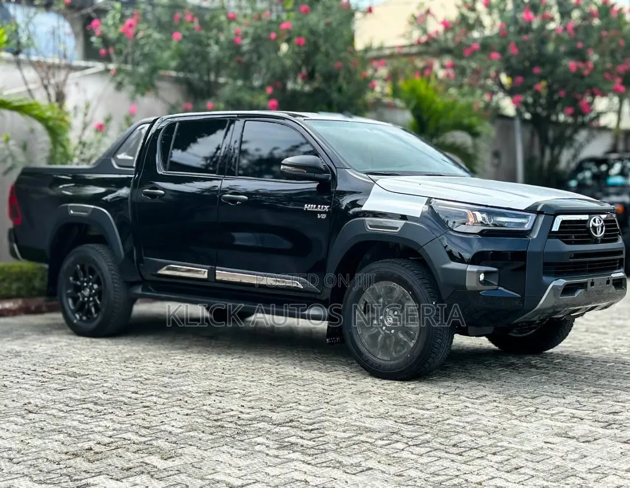 New Toyota Hilux 2025 Black