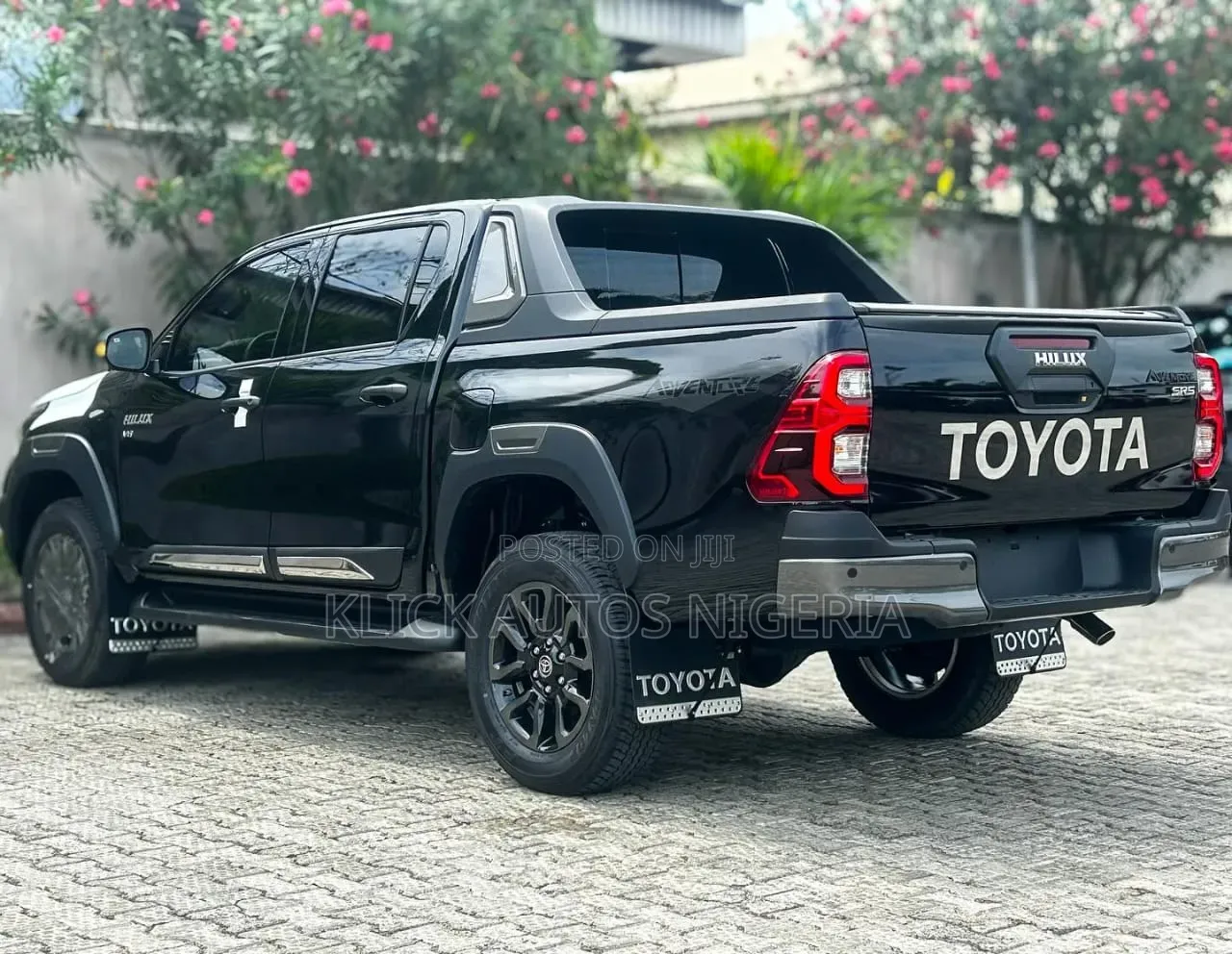New Toyota Hilux 2025 Black