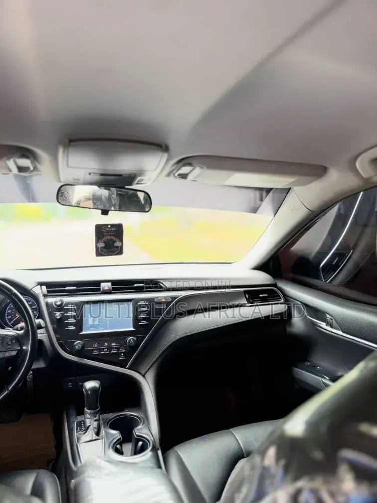 Toyota Camry SE FWD (2.5L 4cyl 8AM) 2018 Gray