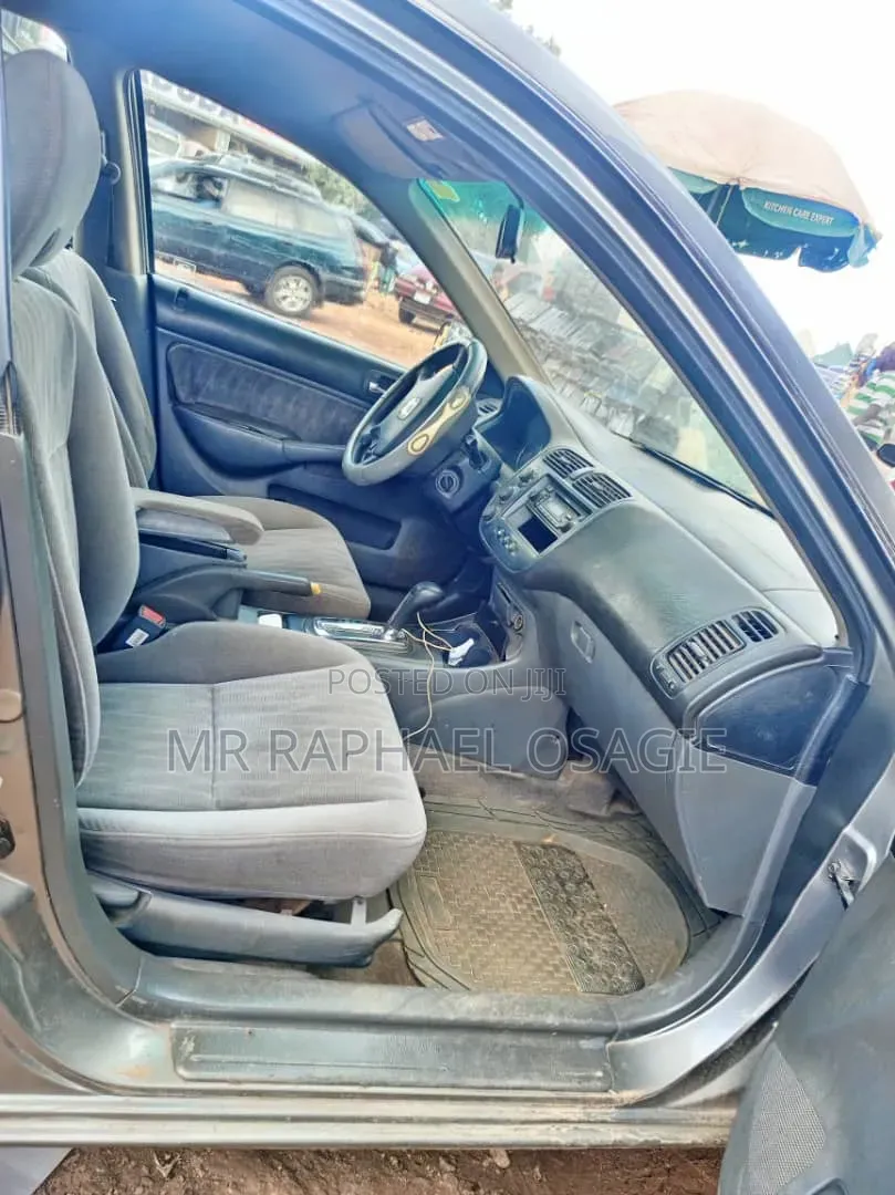 Honda Civic 2004 Gray