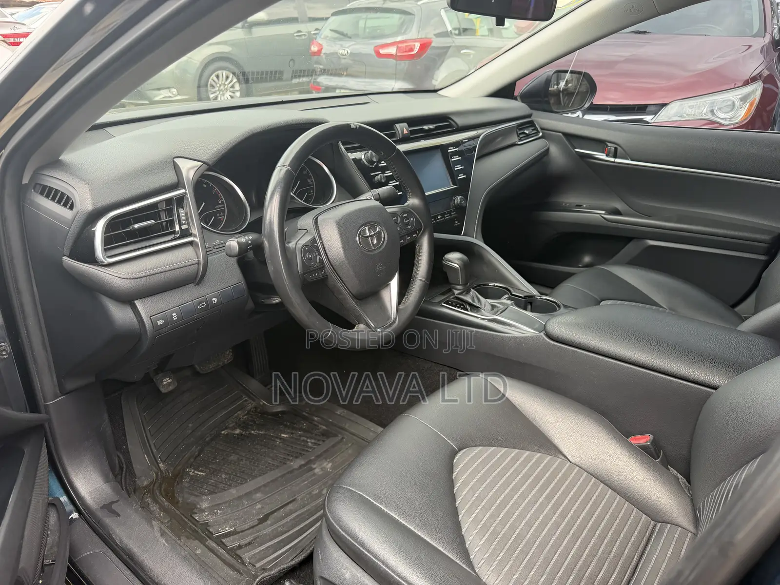 Toyota Camry SE FWD (2.5L 4cyl 8AM) 2018 Blue