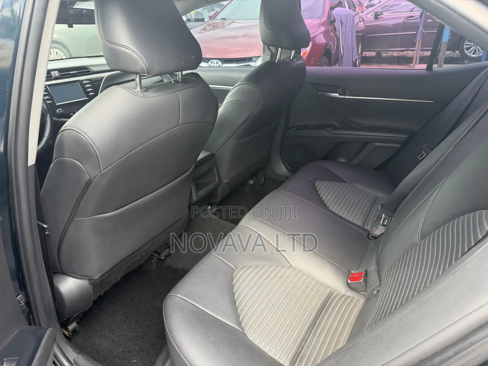 Toyota Camry SE FWD (2.5L 4cyl 8AM) 2018 Blue