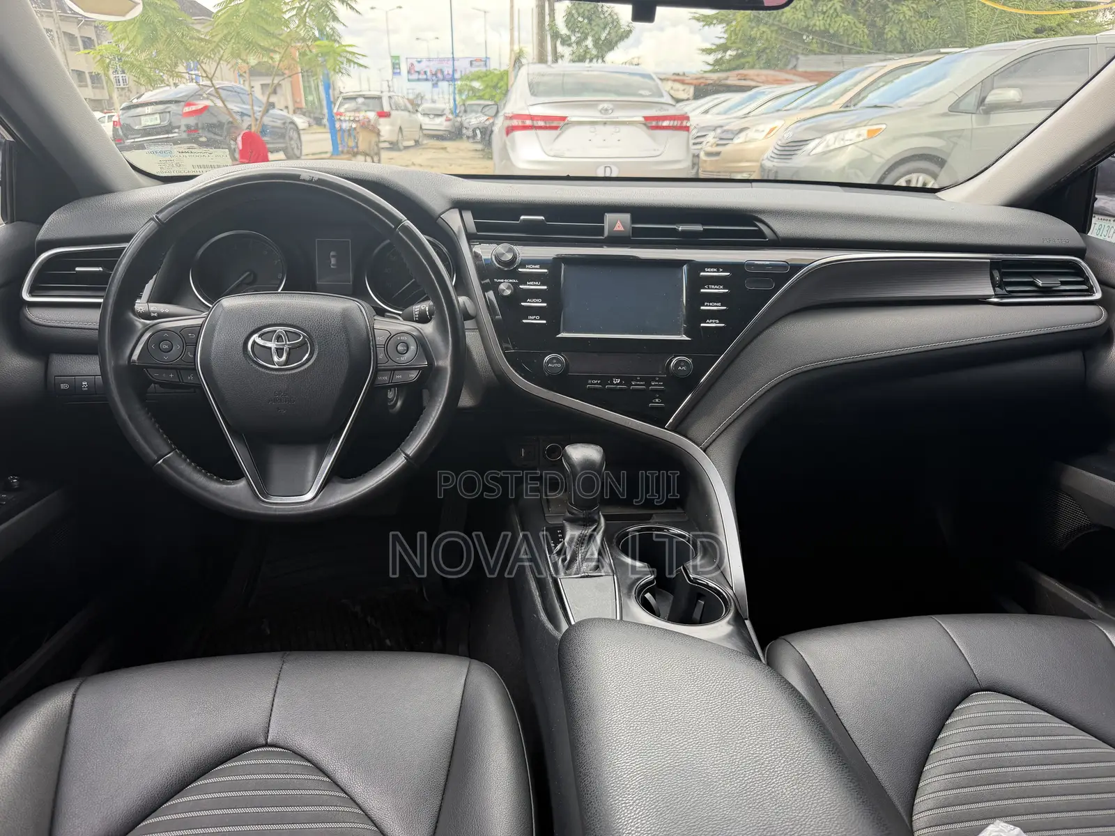 Toyota Camry SE FWD (2.5L 4cyl 8AM) 2018 Blue