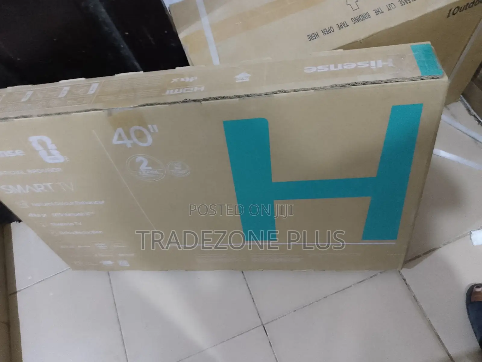 40A4S Hisense 40′′ Smart Television – Modern TV for Your Space