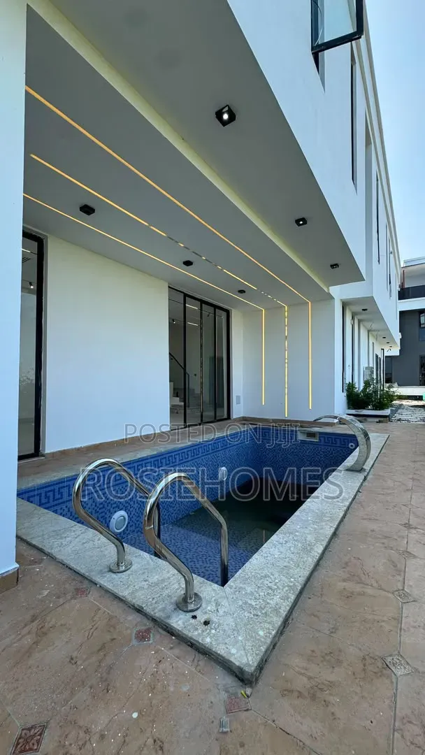 5bdrm Duplex in Cowrie Creek Estate, Ikate for rent