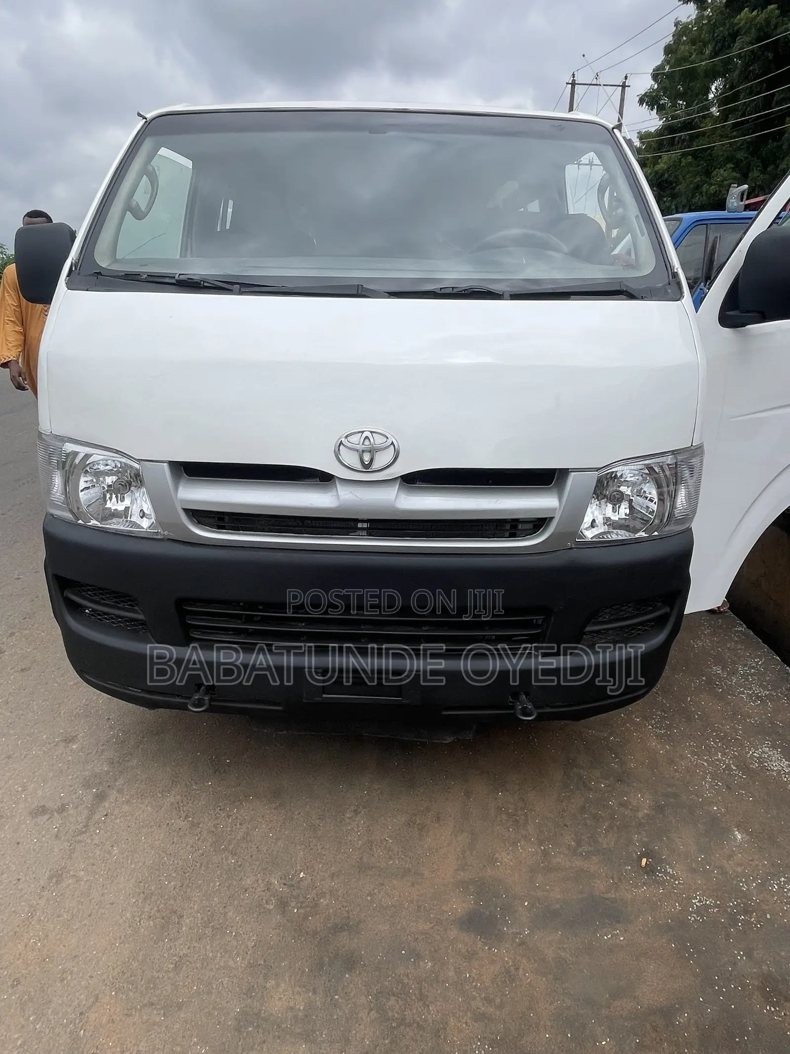 Toyota Grand HiAce 2002 White