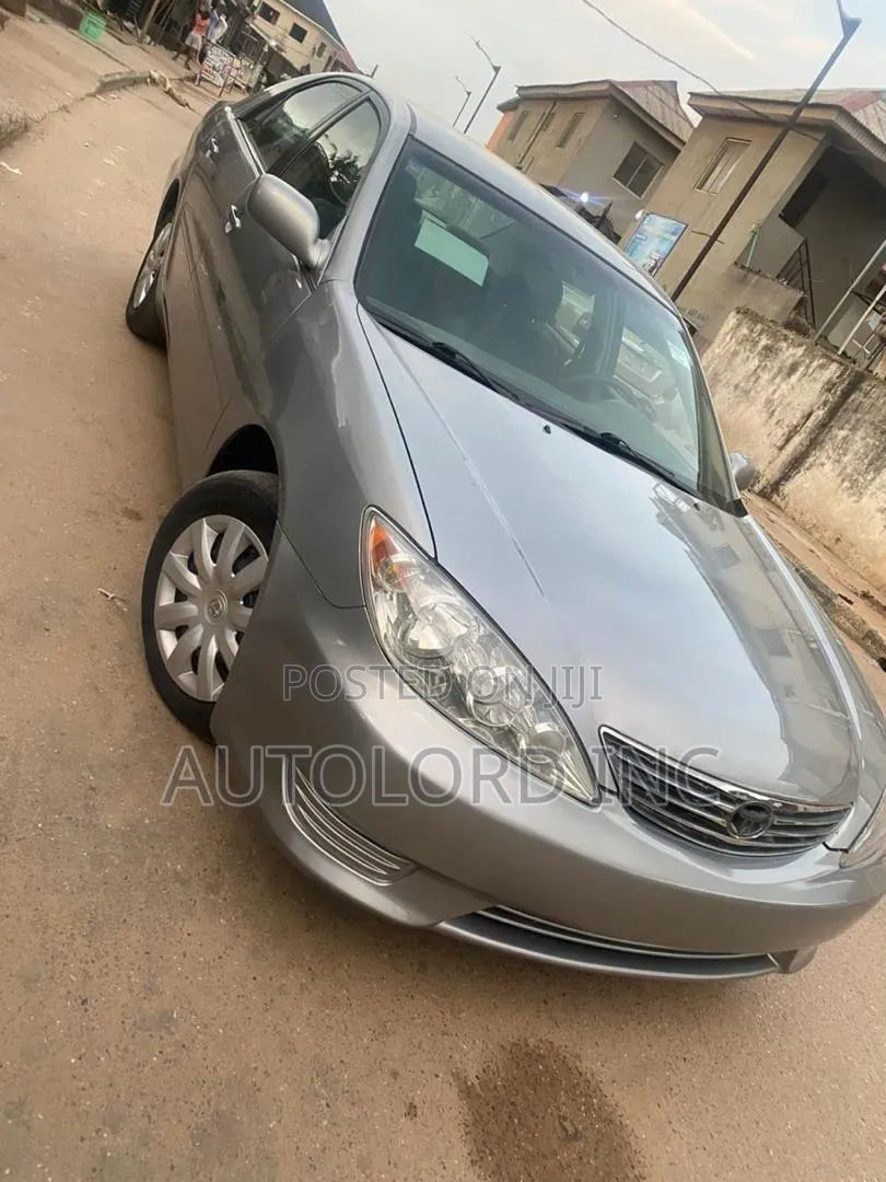 Toyota Camry 2005 Gray