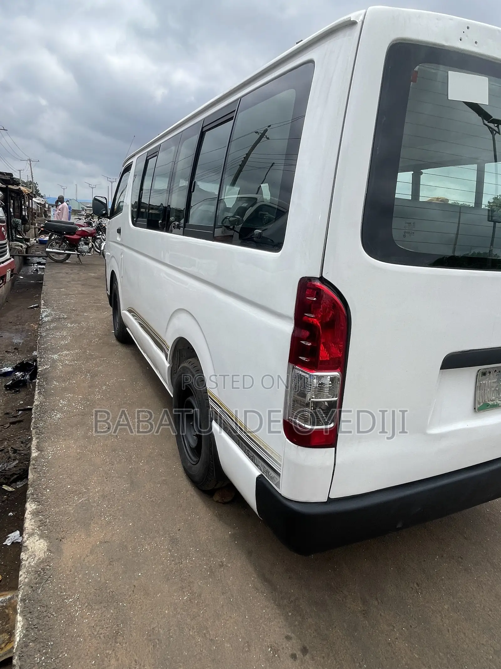 Toyota Grand HiAce 2002 White