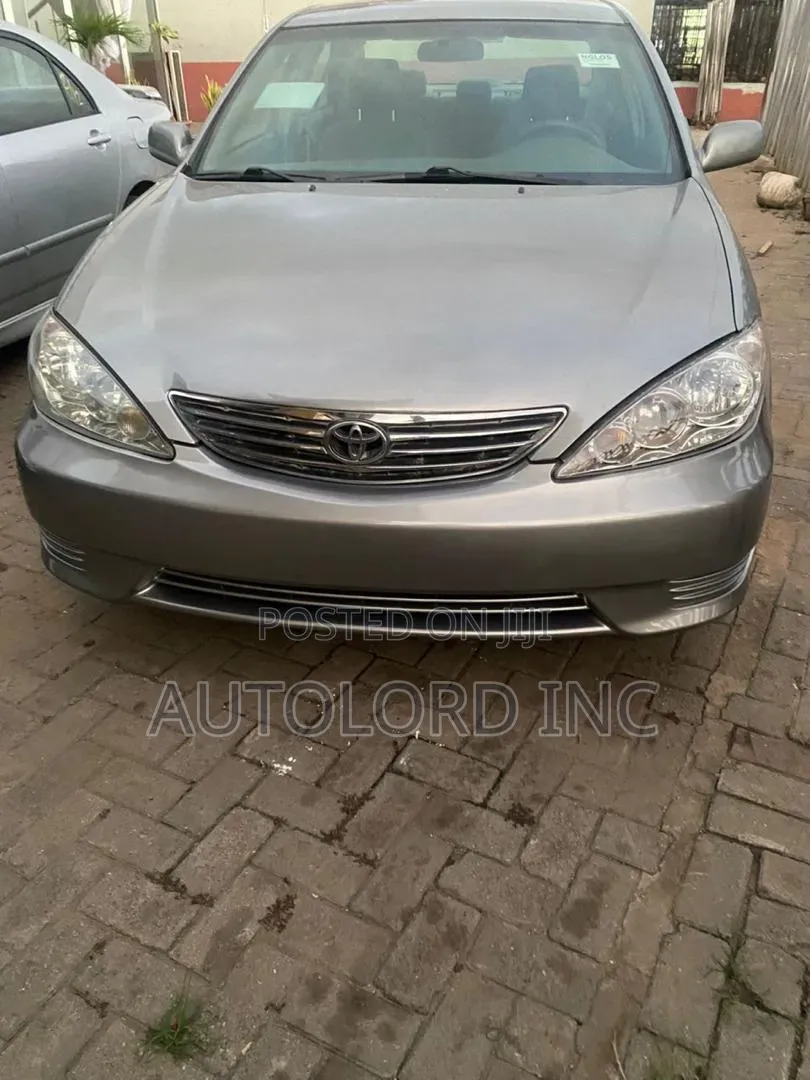 Toyota Camry 2005 Gray
