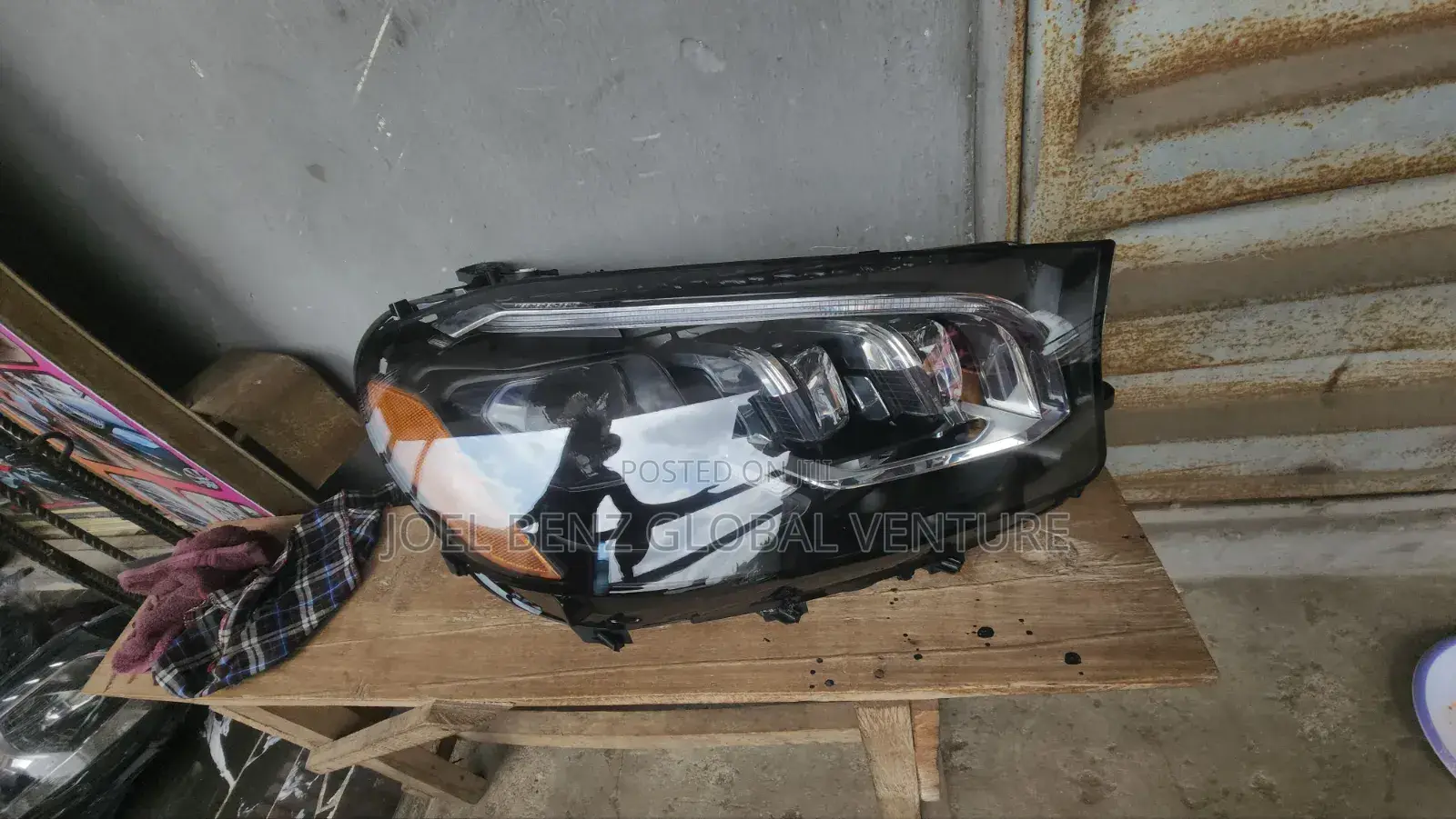 GLS550 2022 Passenger Side Headlight
