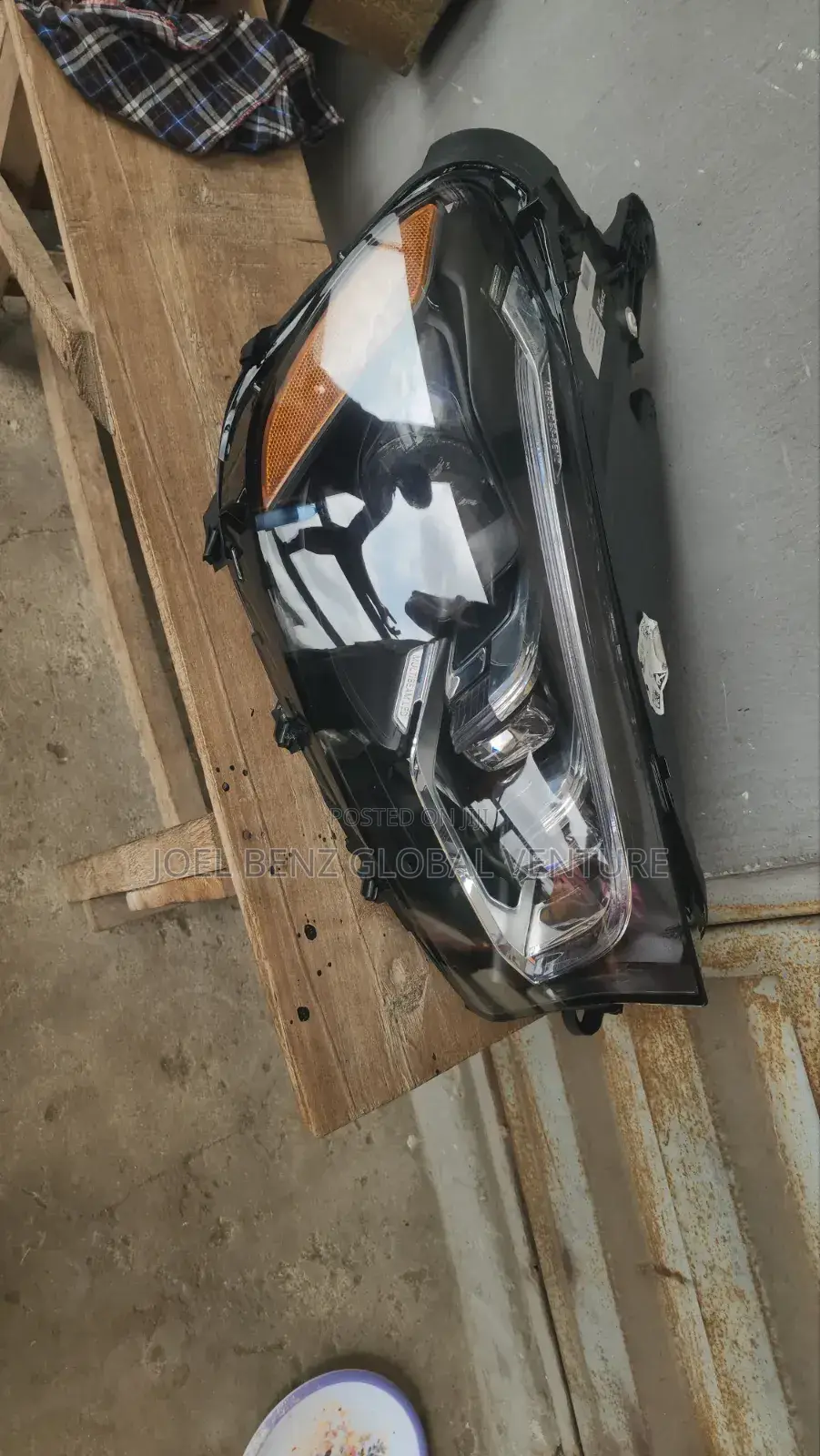 GLS550 2022 Passenger Side Headlight
