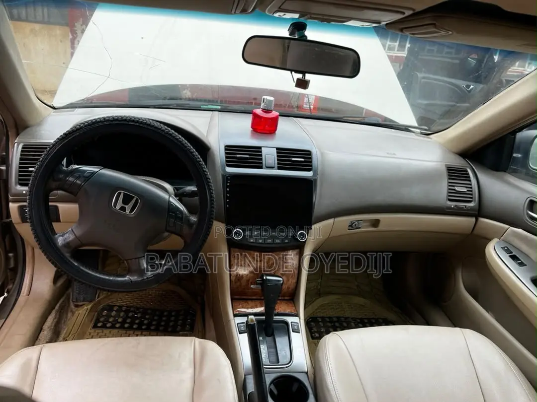 Honda Accord 2005 Gold