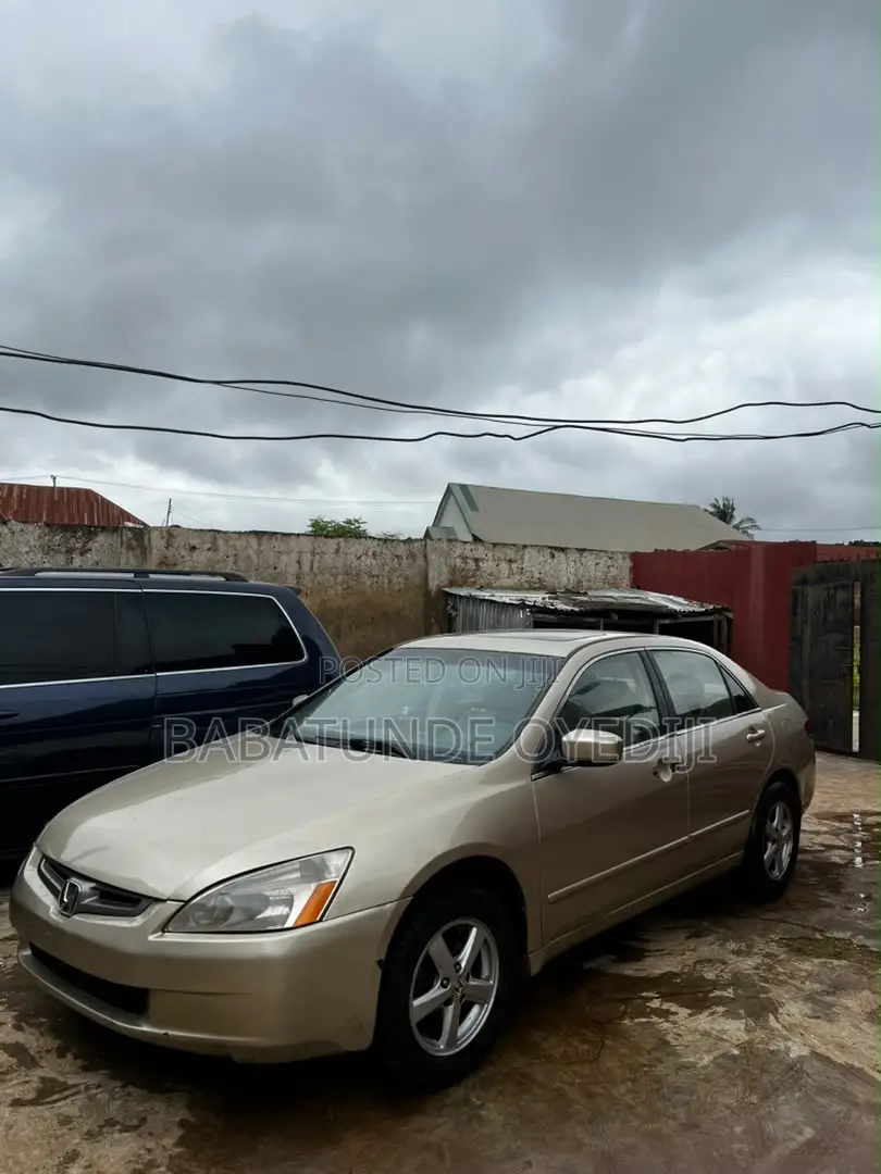 Honda Accord 2005 Gold