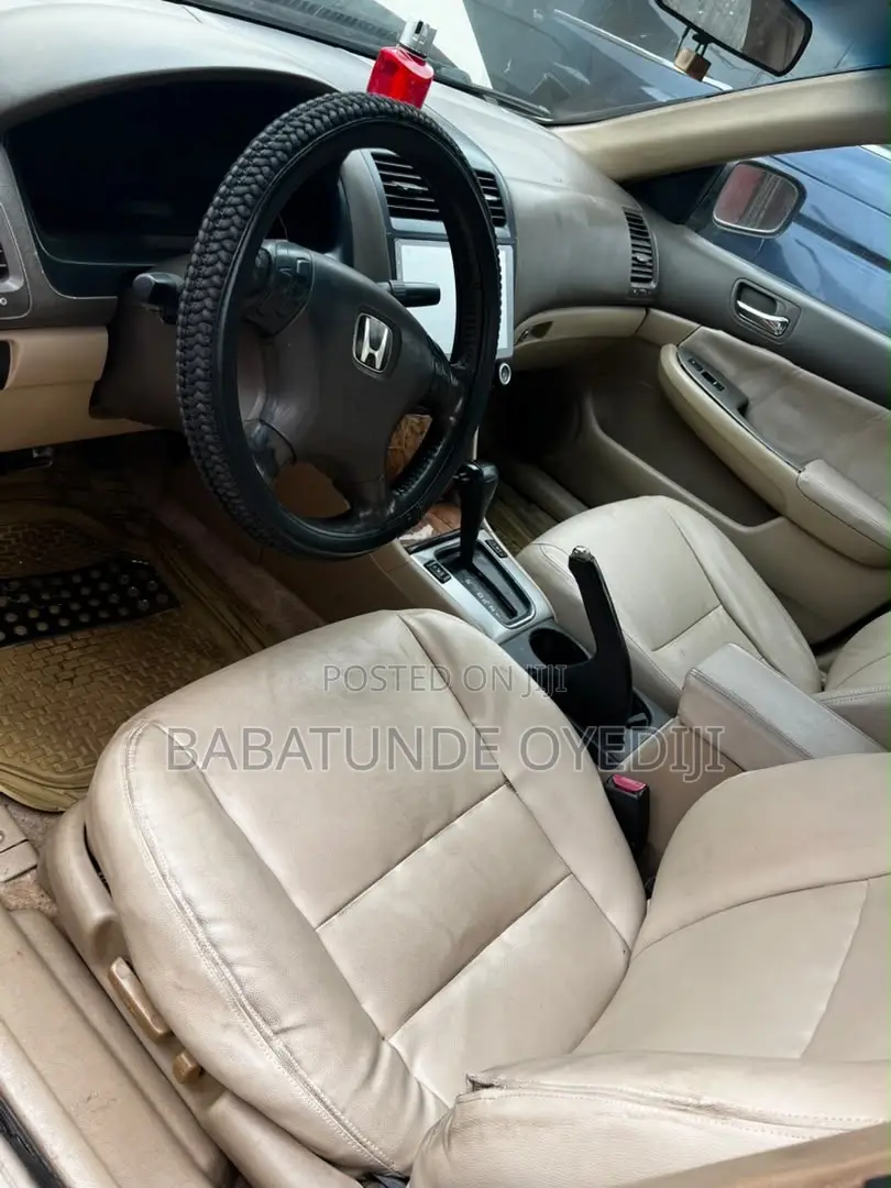 Honda Accord 2005 Gold