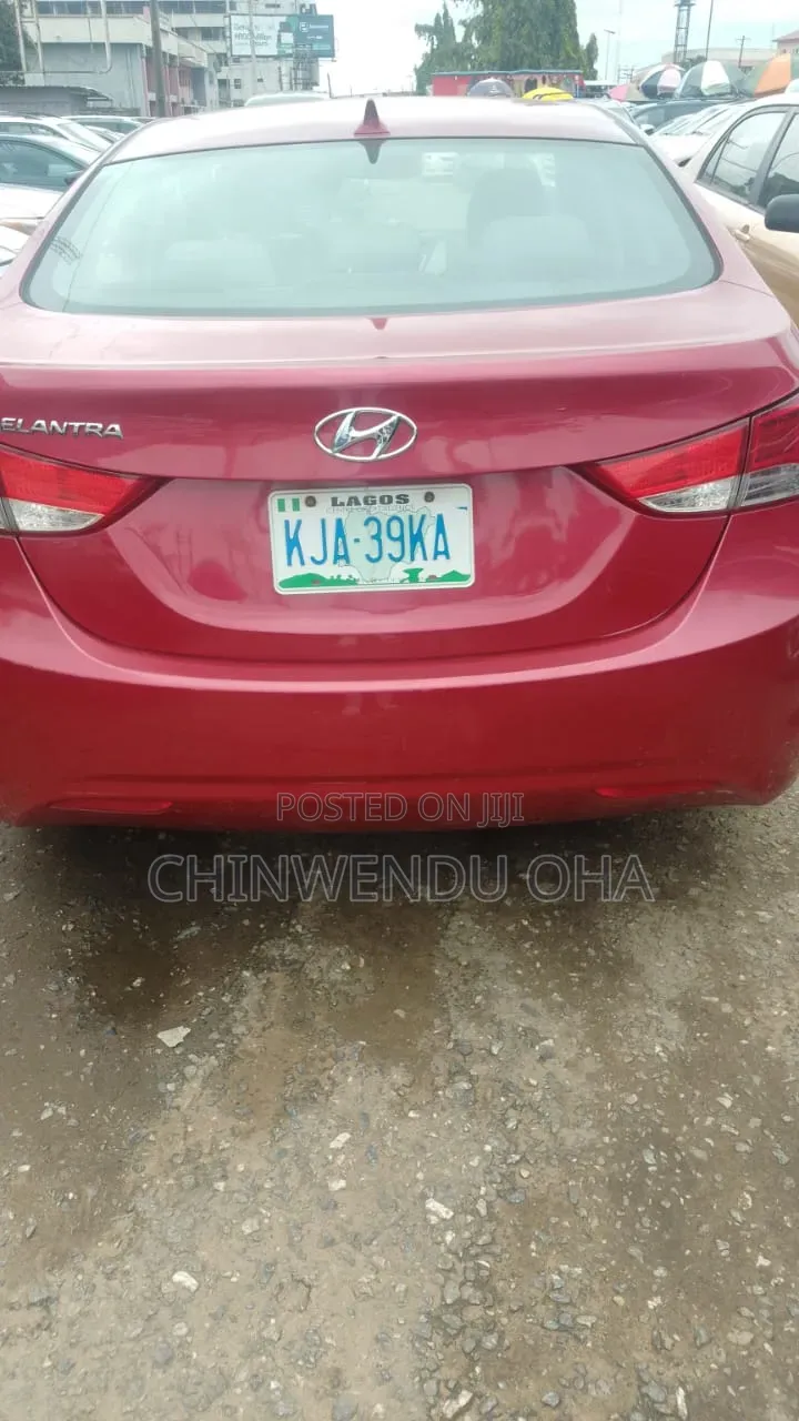 Hyundai Elantra 2014 Red