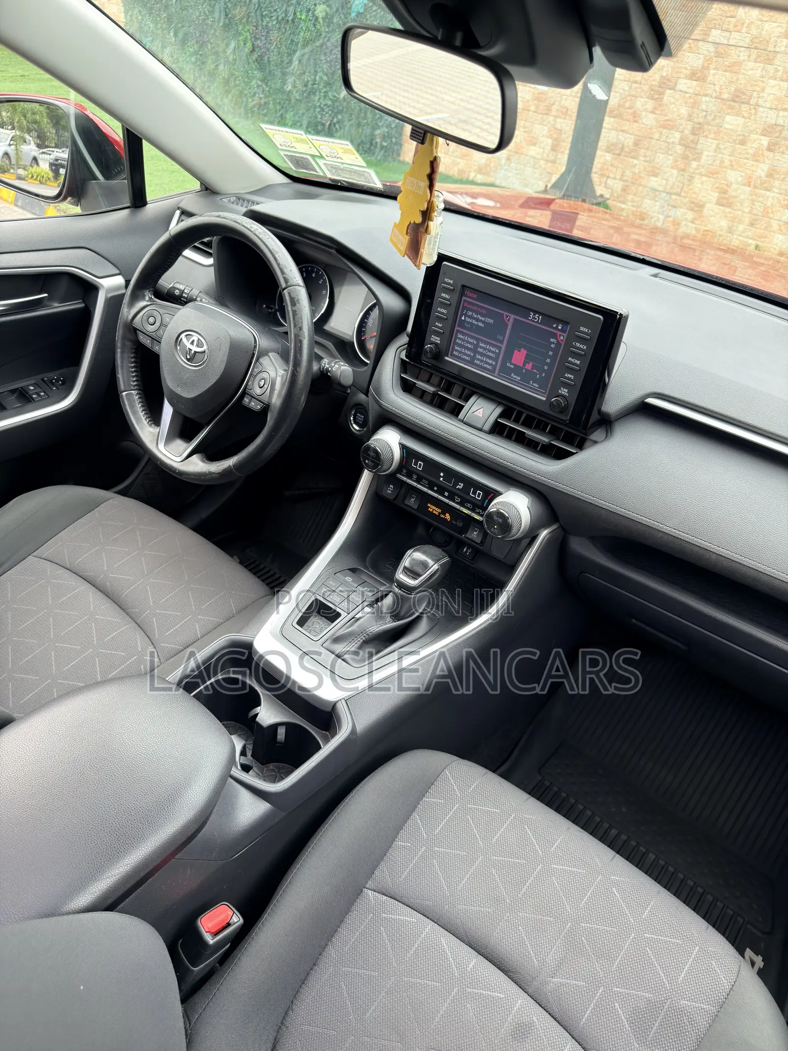 Toyota RAV4 XLE AWD 2019 Red