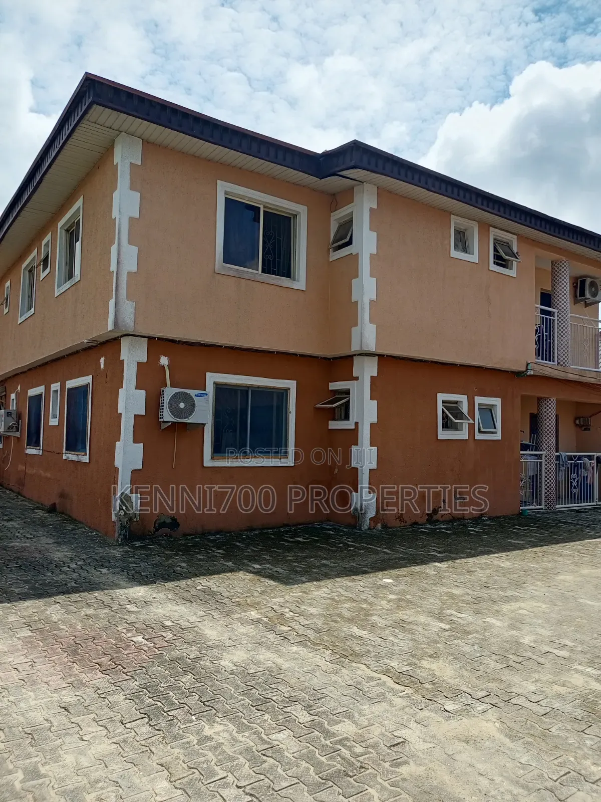 20bdrm Block of Flats in Sun View Estate, Abijo for sale