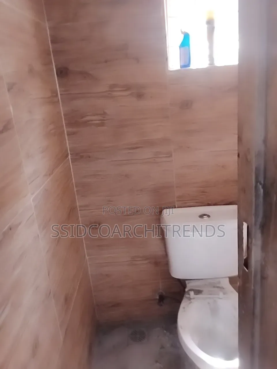 Neatly Used Shop/Office Space for Rent at Sangotedo 5m