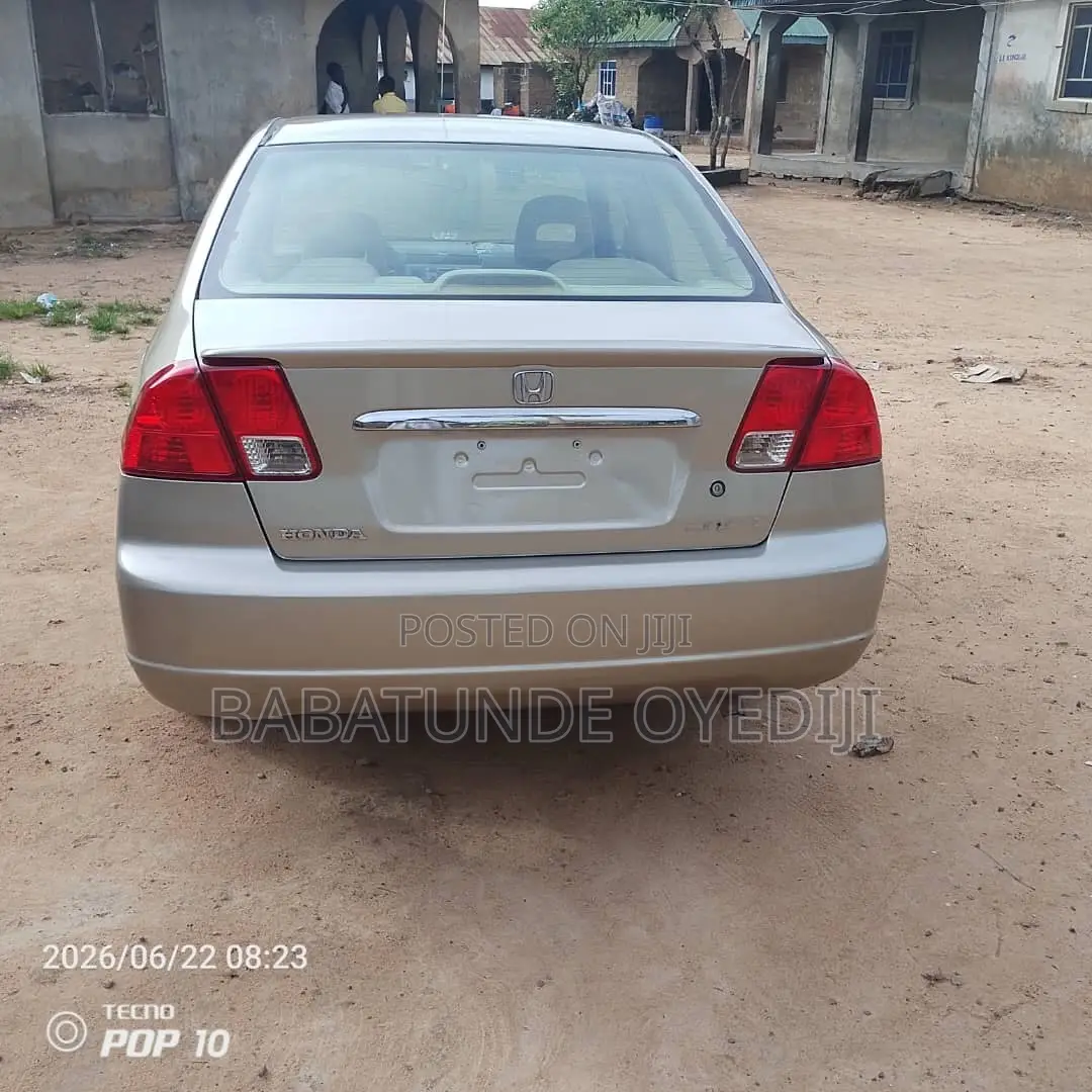 Honda Civic 2005 Gold