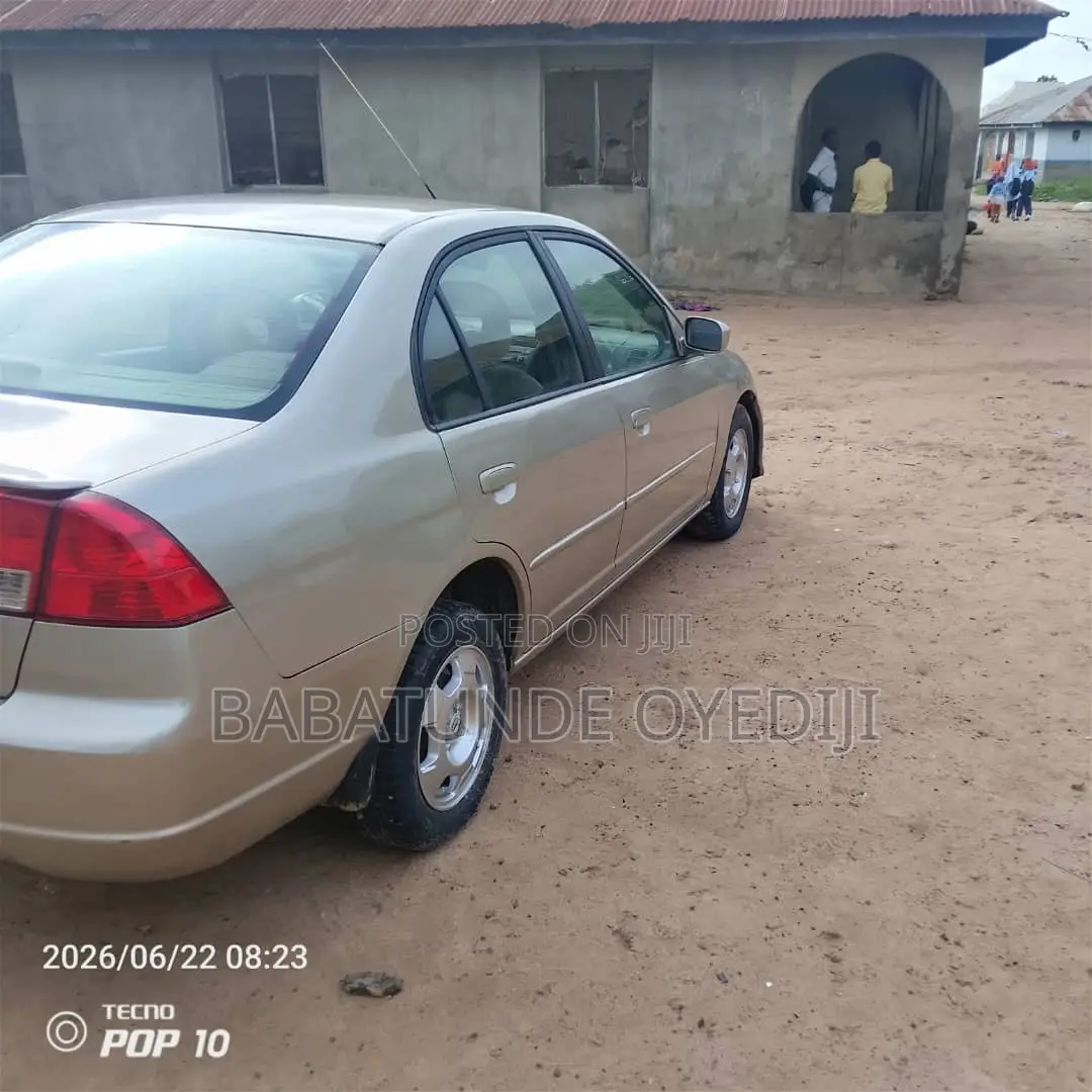 Honda Civic 2005 Gold
