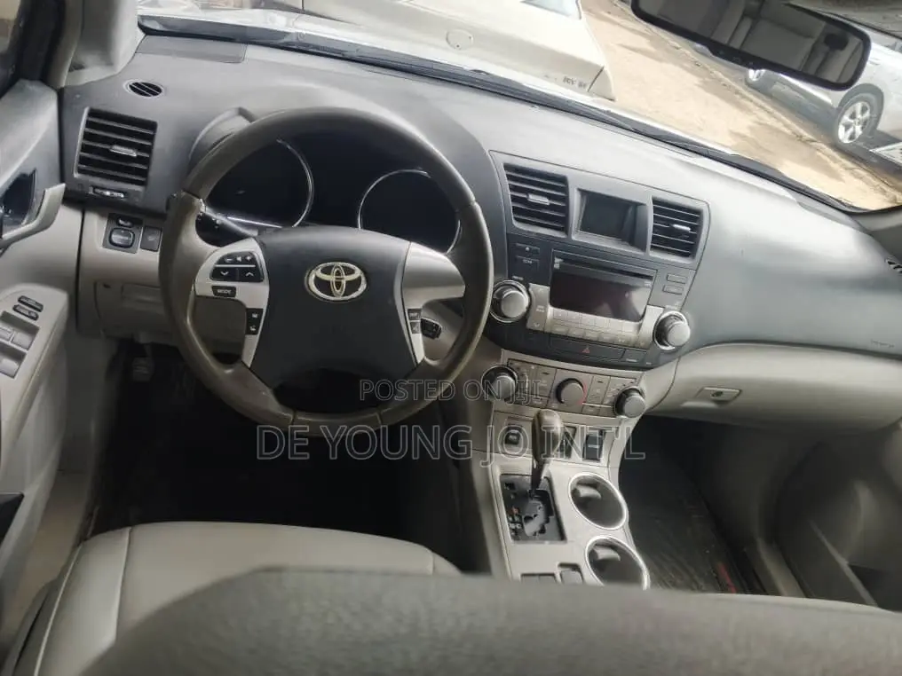 Toyota Highlander Limited 2012 Silver