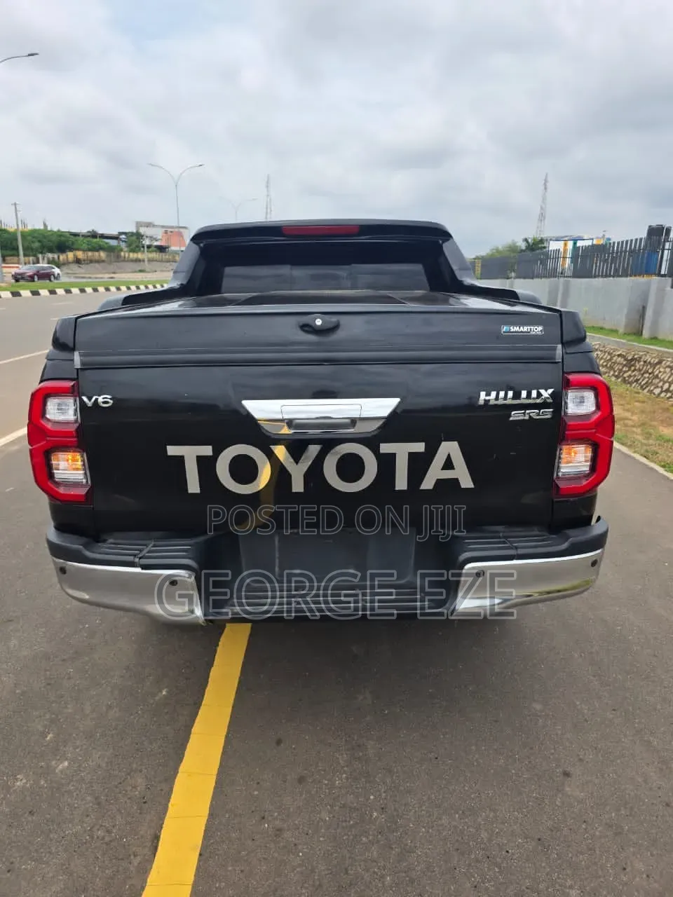 Toyota Hilux 2021 Black