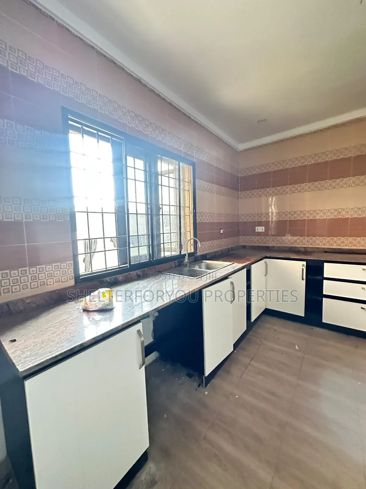 3bdrm Apartment in Lekki Expressway for rent