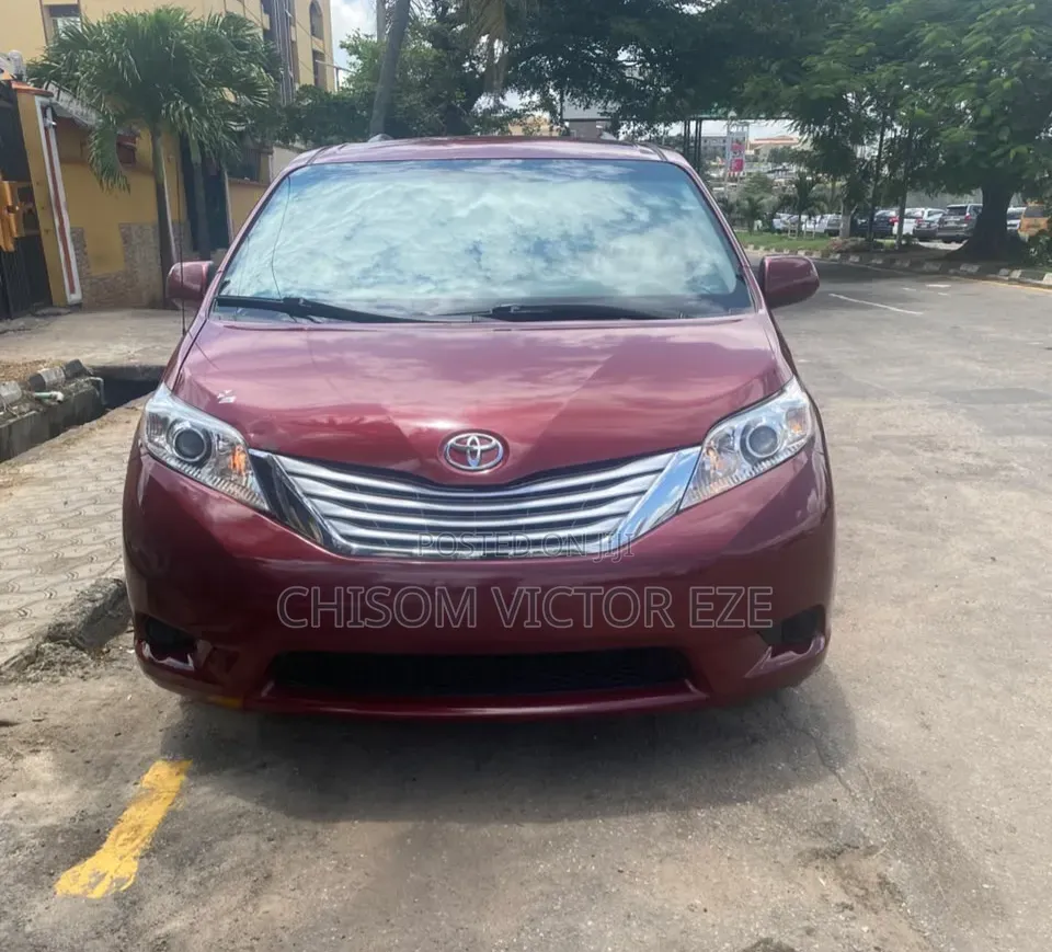 Toyota Sienna LE 7 Passenger 2010 Red