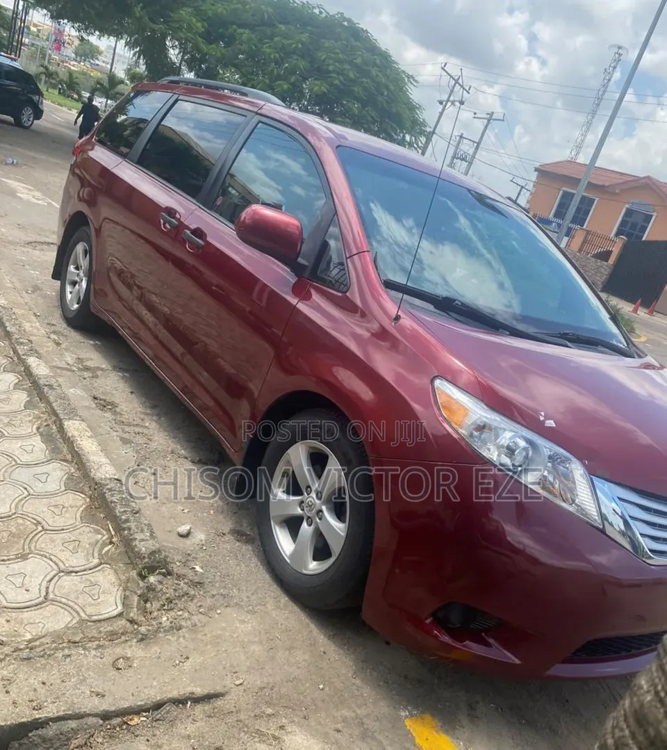 Toyota Sienna LE 7 Passenger 2010 Red