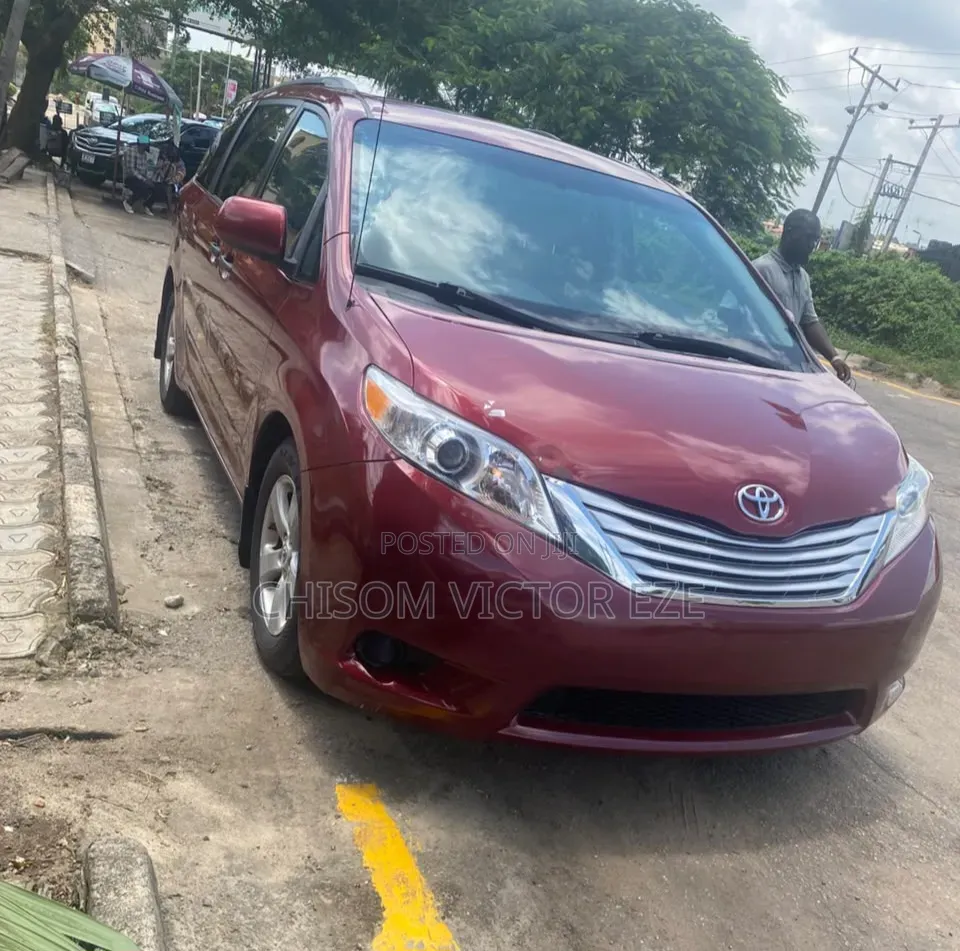 Toyota Sienna LE 7 Passenger 2010 Red