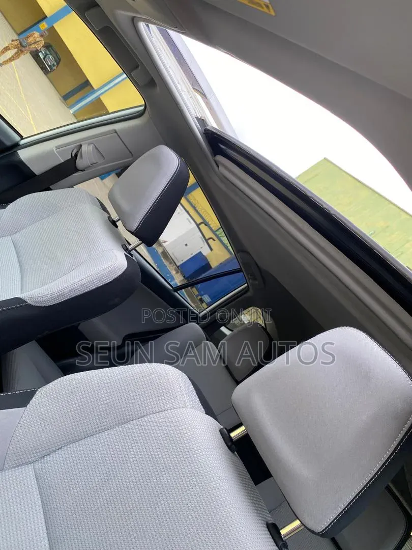 Toyota RAV4 XLE AWD (2.5L 4cyl 6A) 2017 White