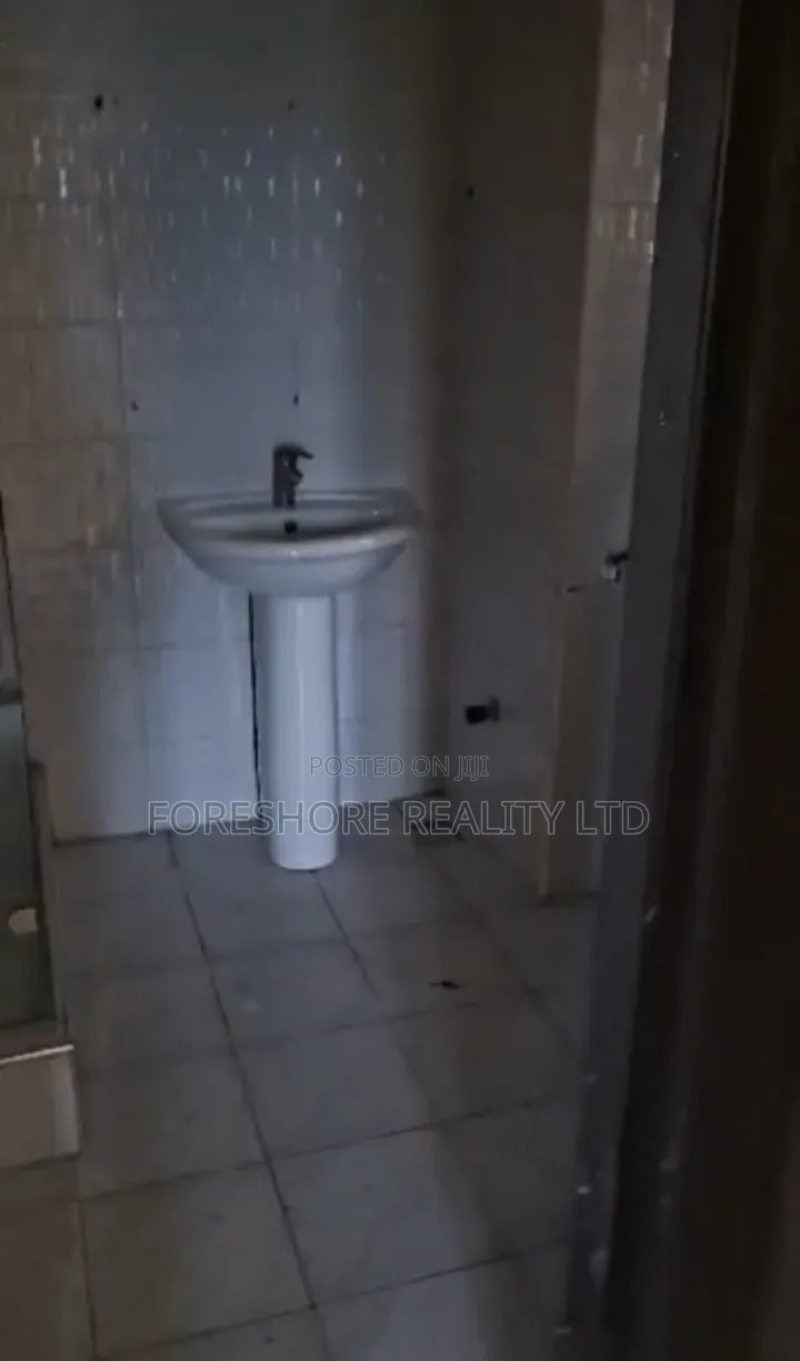 3bdrm Apartment in Greenland Estate, Mende for rent