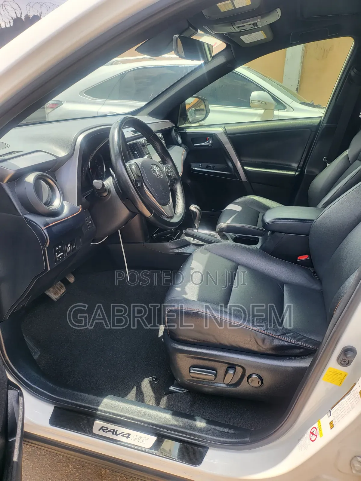 Toyota RAV4 SE 4dr SUV AWD (2.5L 4cyl 6A) 2018 White