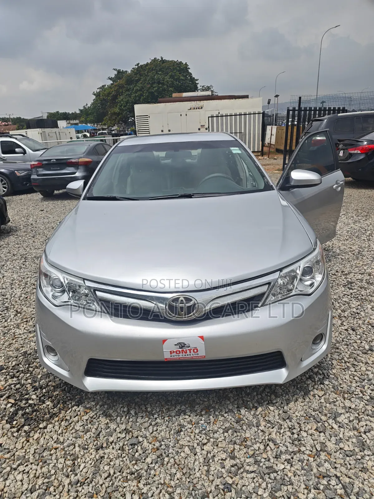 Toyota Camry LE 4dr Sedan (2.5L 4cyl 6A) 2013 Silver