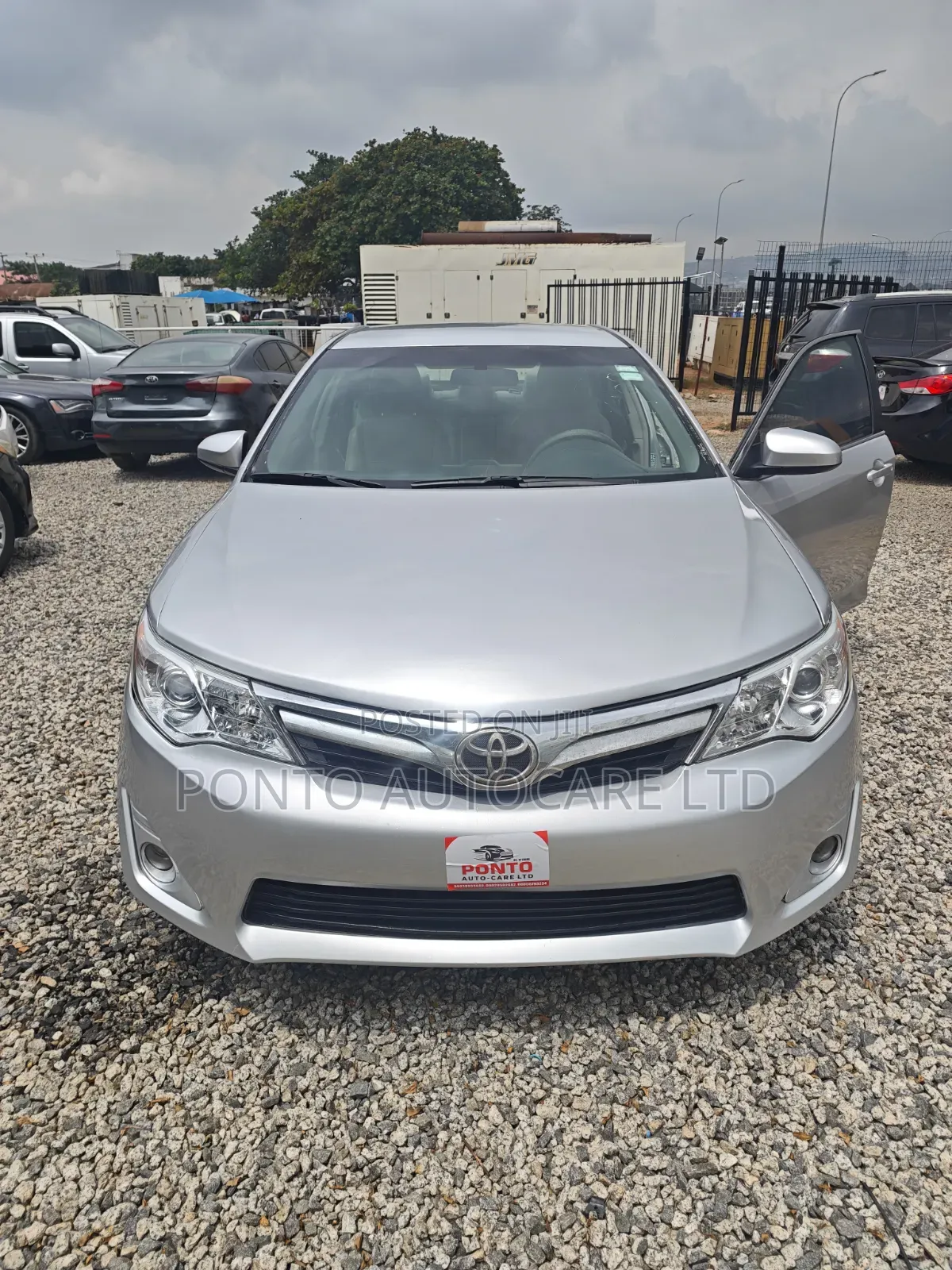 Toyota Camry LE 4dr Sedan (2.5L 4cyl 6A) 2013 Silver