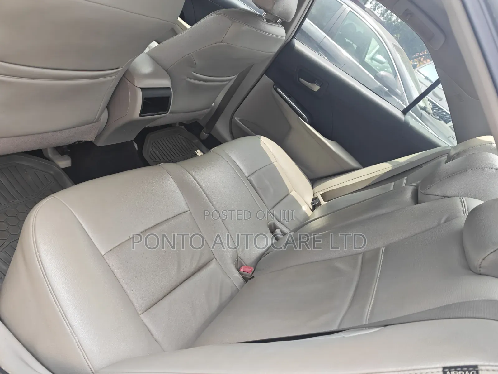Toyota Camry LE 4dr Sedan (2.5L 4cyl 6A) 2013 Silver