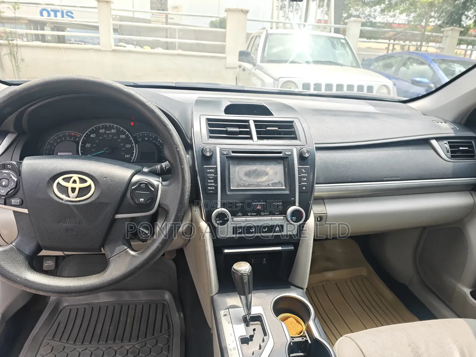 Toyota Camry LE 4dr Sedan (2.5L 4cyl 6A) 2013 Silver