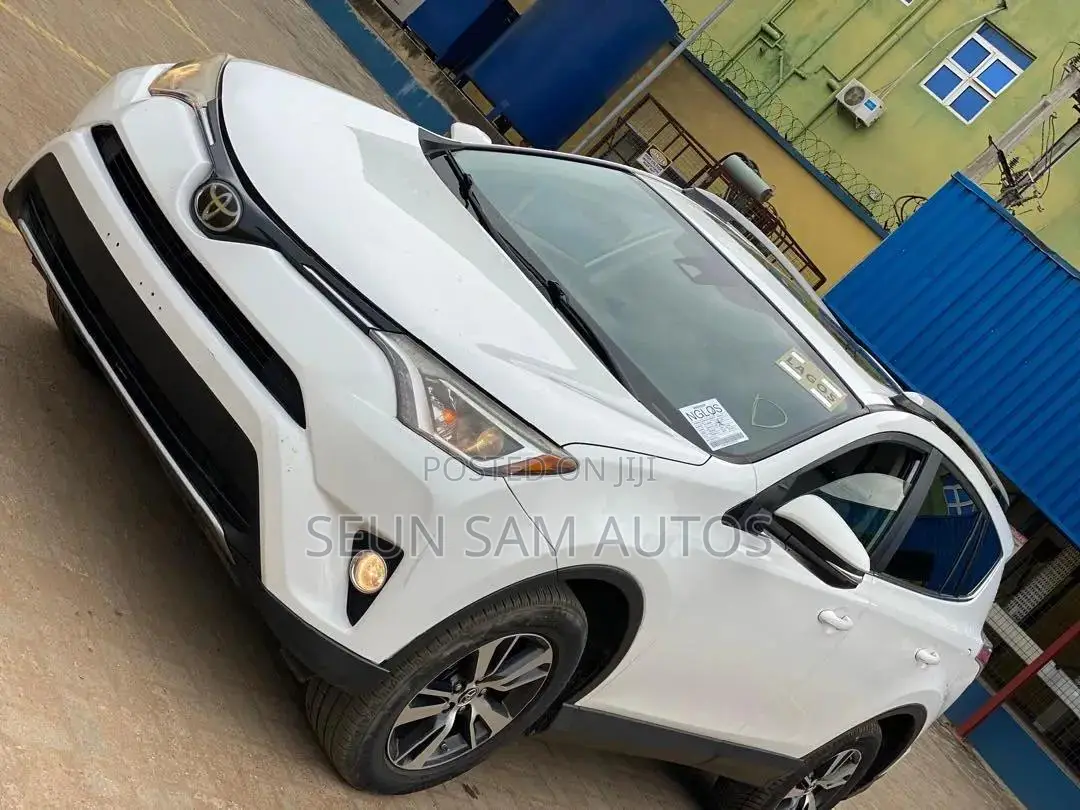Toyota RAV4 XLE AWD (2.5L 4cyl 6A) 2017 White