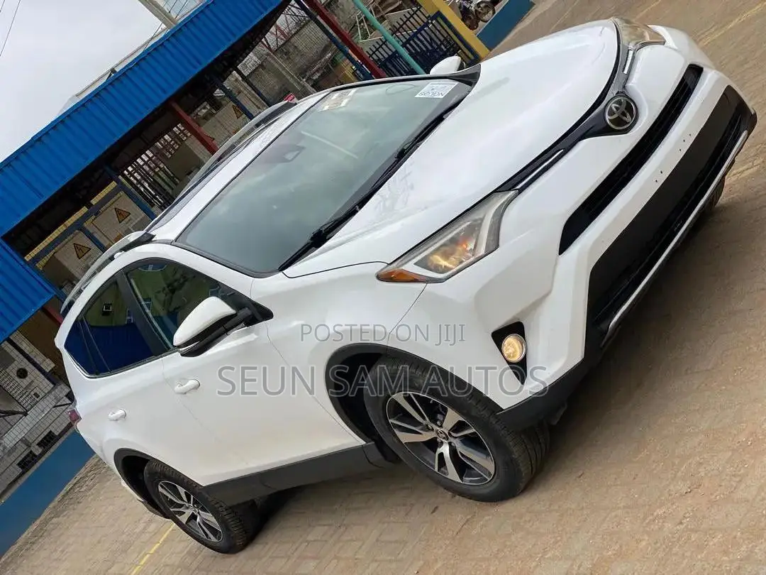 Toyota RAV4 XLE AWD (2.5L 4cyl 6A) 2017 White