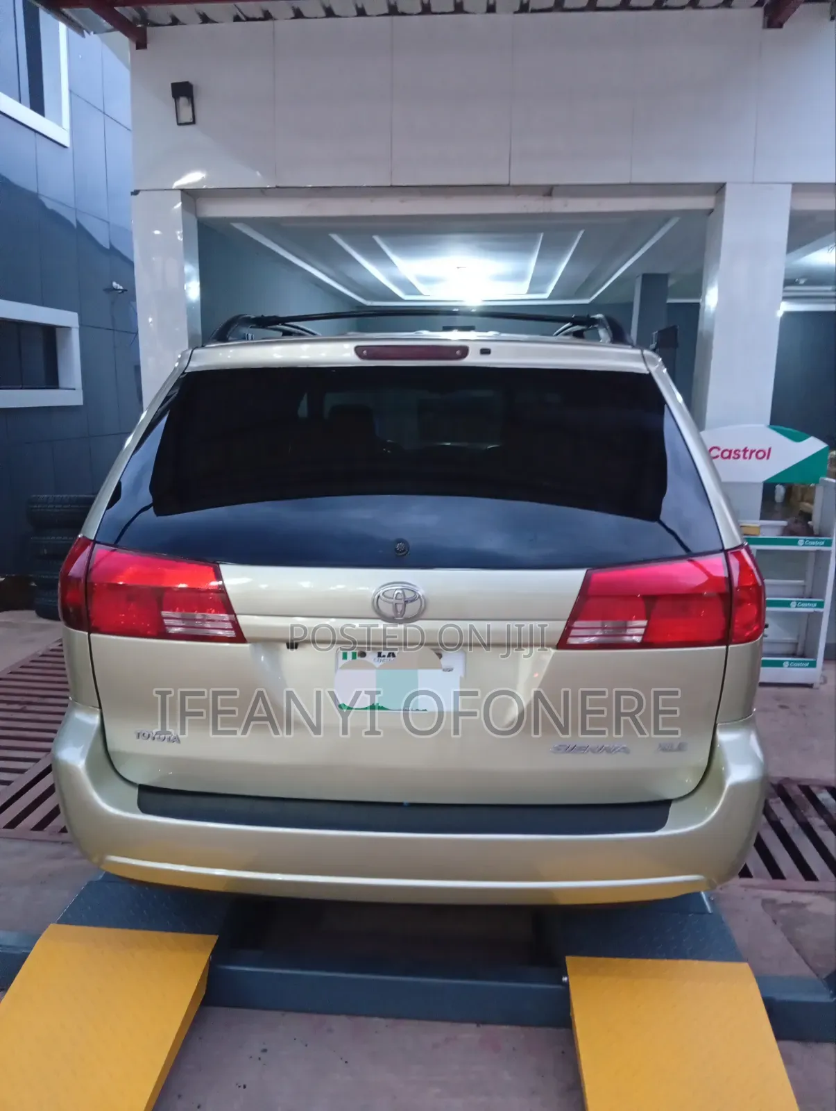 Toyota Sienna XLE FWD (3.3L V6 5A) 2004 Gold