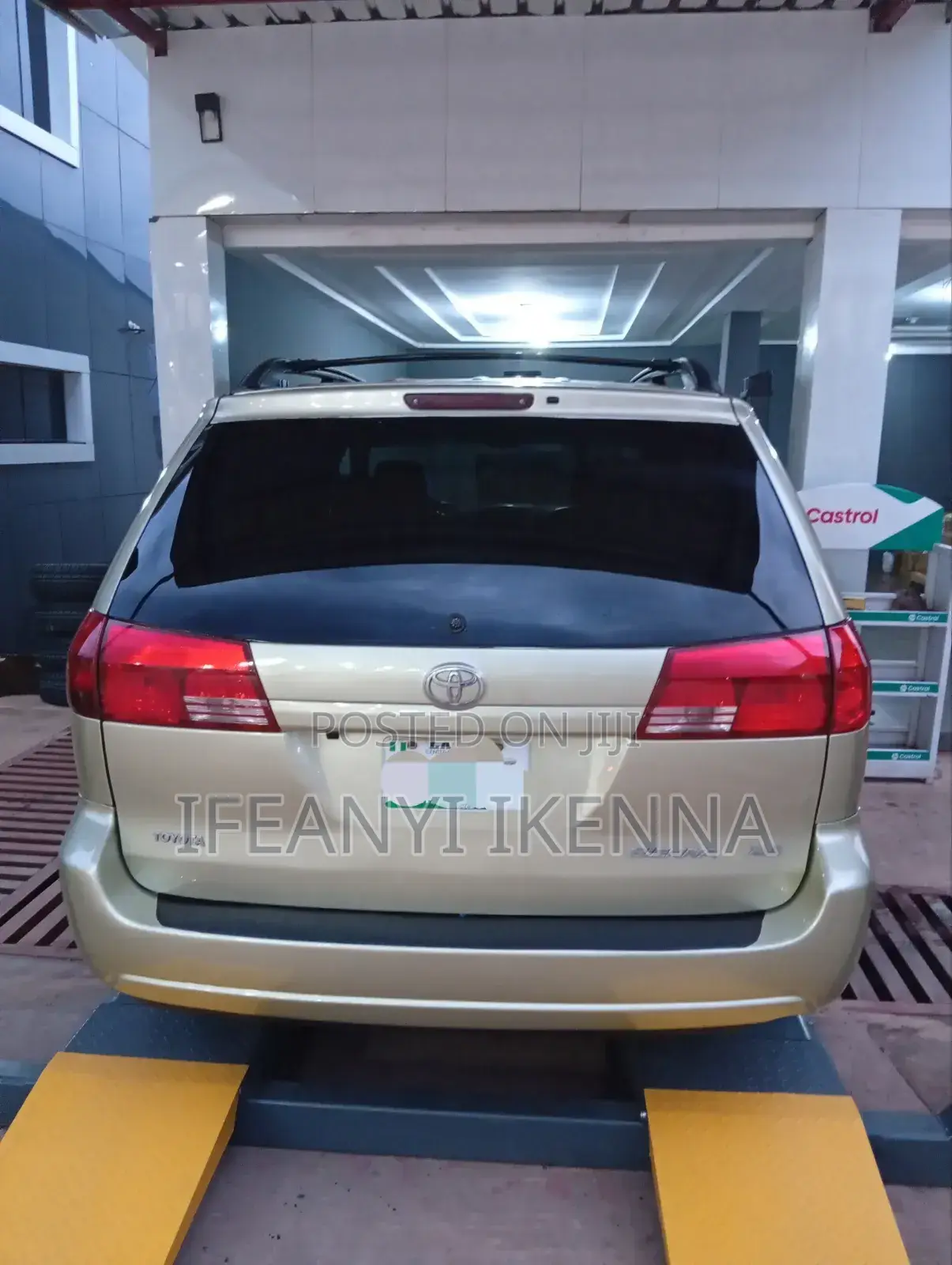 Toyota Sienna XLE FWD (3.3L V6 5A) 2004 Gold