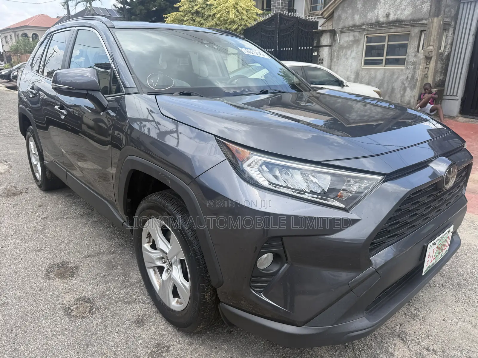 Toyota RAV4 XLE FWD 2019 Gray