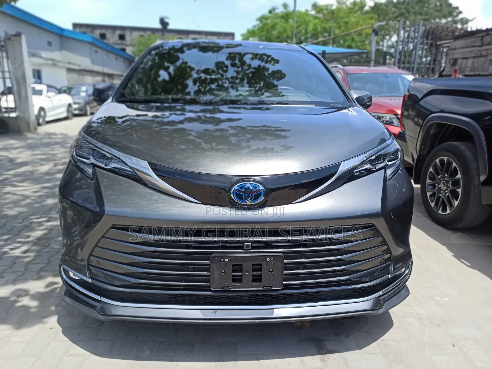 Toyota Sienna Platinum 7-Passenger AWD 2025 Gray