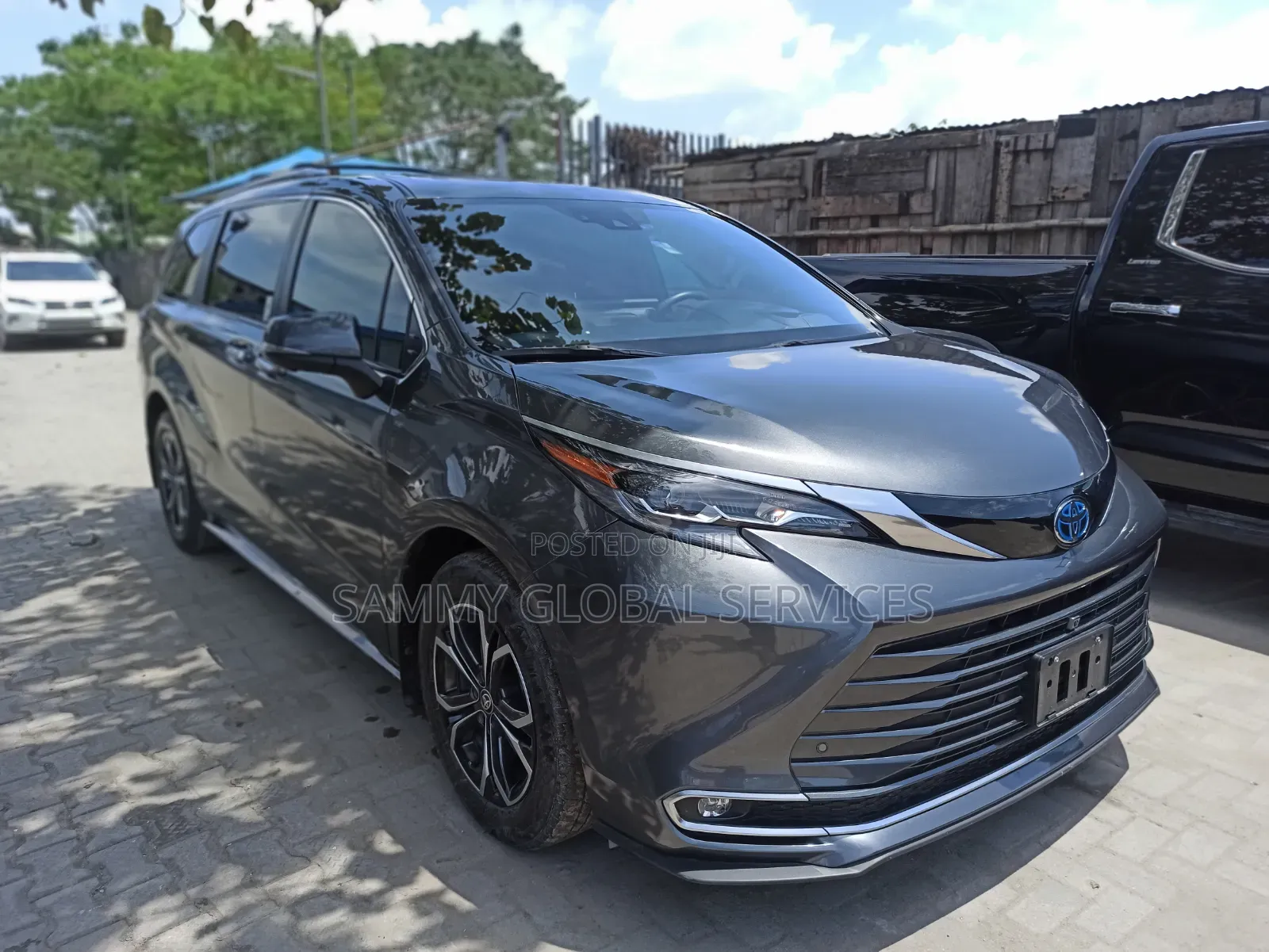 Toyota Sienna Platinum 7-Passenger AWD 2025 Gray