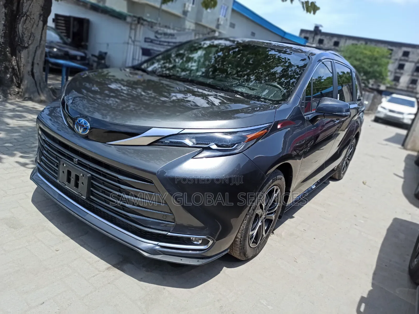 Toyota Sienna Platinum 7-Passenger AWD 2025 Gray
