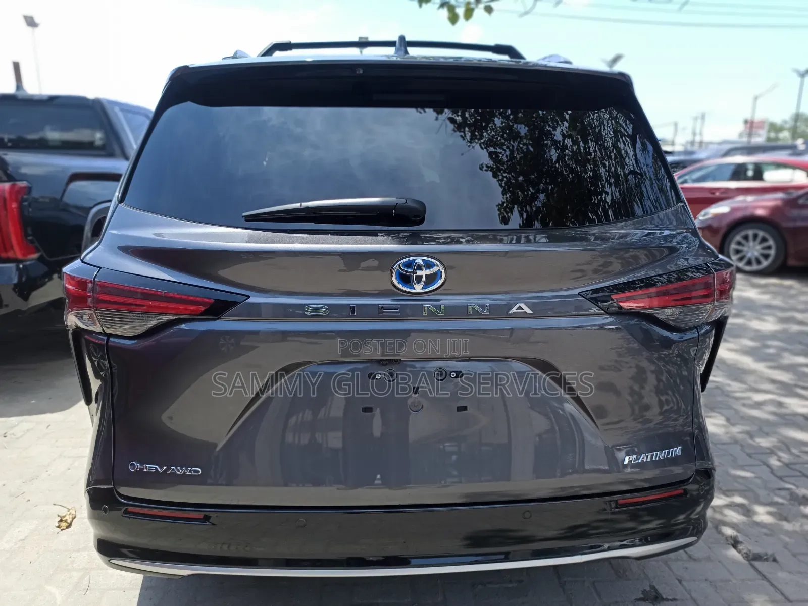 Toyota Sienna Platinum 7-Passenger AWD 2025 Gray