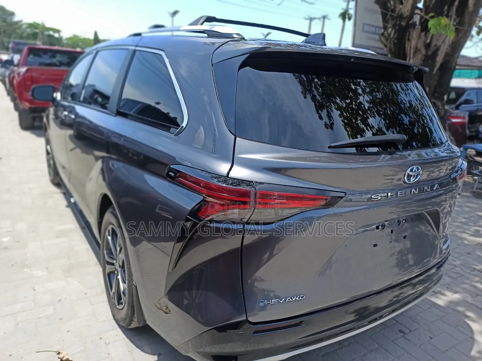 Toyota Sienna Platinum 7-Passenger AWD 2025 Gray