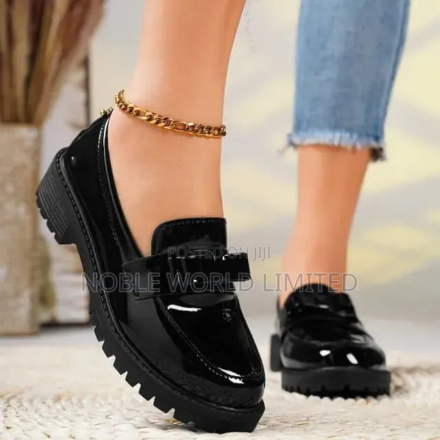 Female Solid Loafers CK 8e